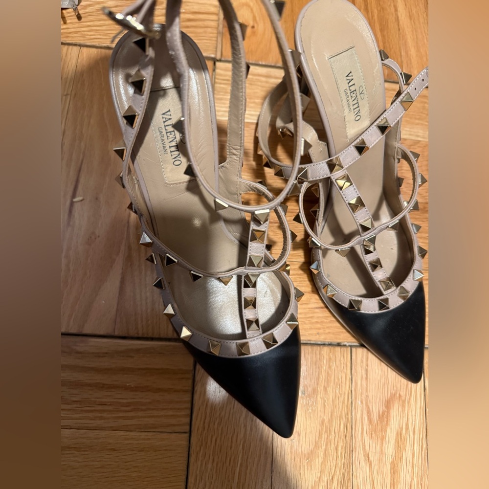Valentino stunning heel 38.5 like new!